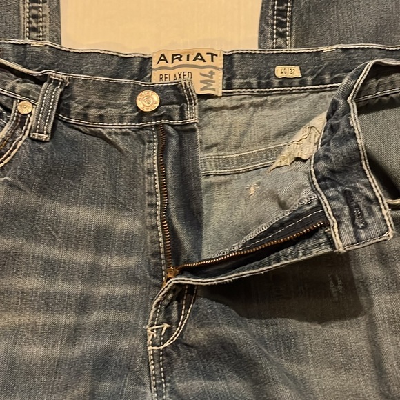 Ariat-40/32-blue-Durango-relaxed boot cut M4-thick stitch,light distressed jeans - Picture 7 of 15